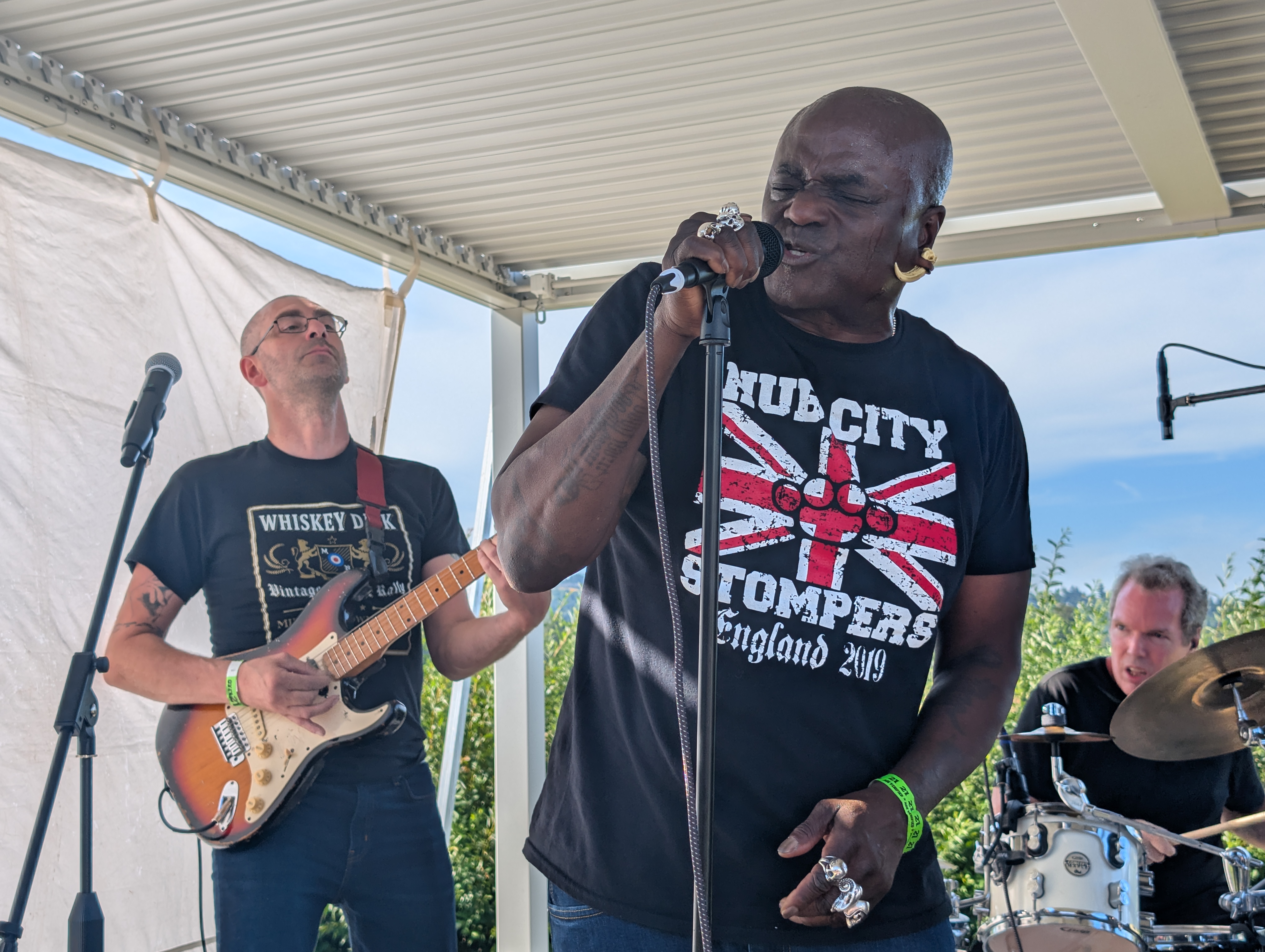 Andre sings while Mephiskapheles performs onstage